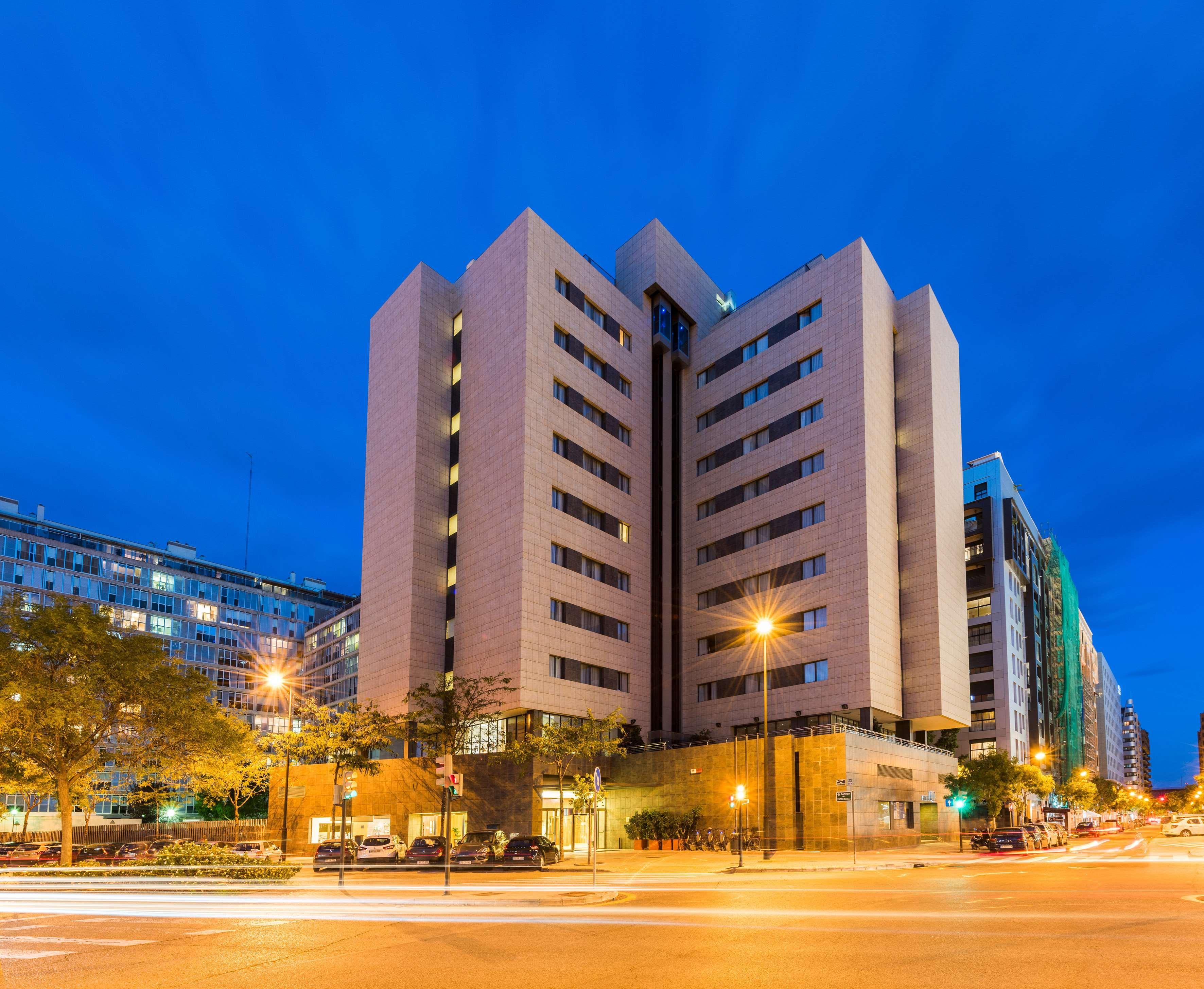 Hotel Valencia Oceanic Affiliated By Melia Exterior photo